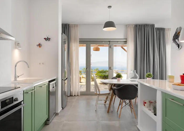 Achilleos, Avlia Naxos, By Naxosvibe Plaka (Naxos)